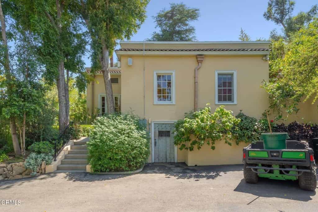 House in Universal City, California 11177436
