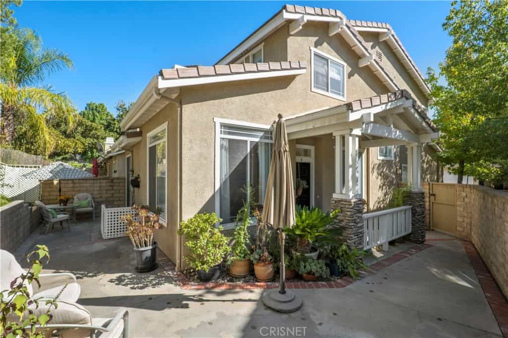 Condominium in Santa Clarita, California 11177487