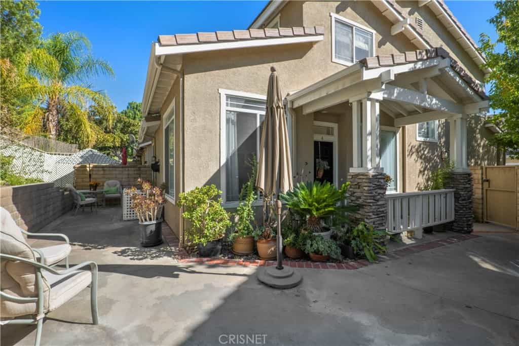 Condominium in Santa Clarita, California 11177487