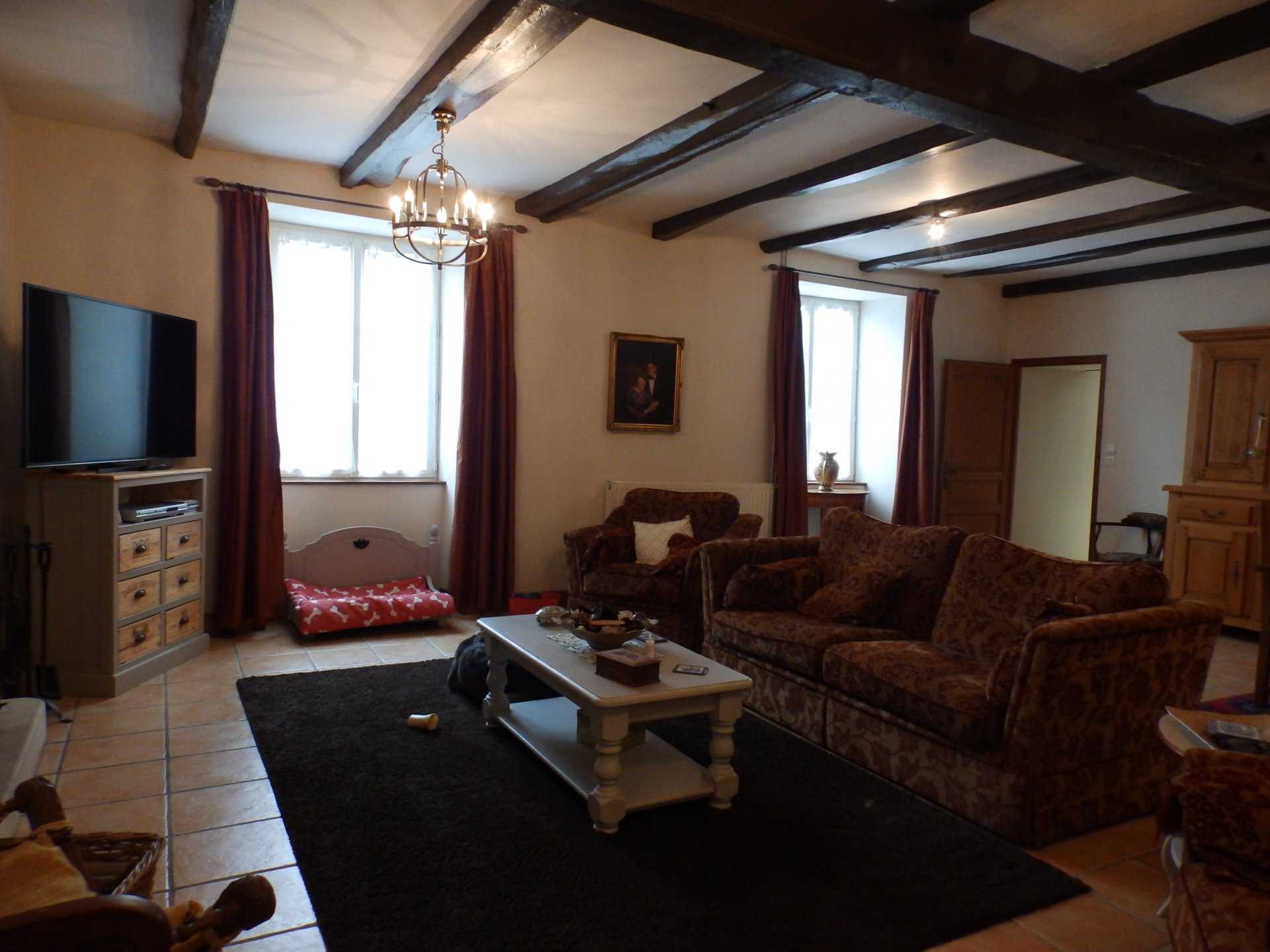 σπίτι σε Civray, Nouvelle-Aquitaine 11177635