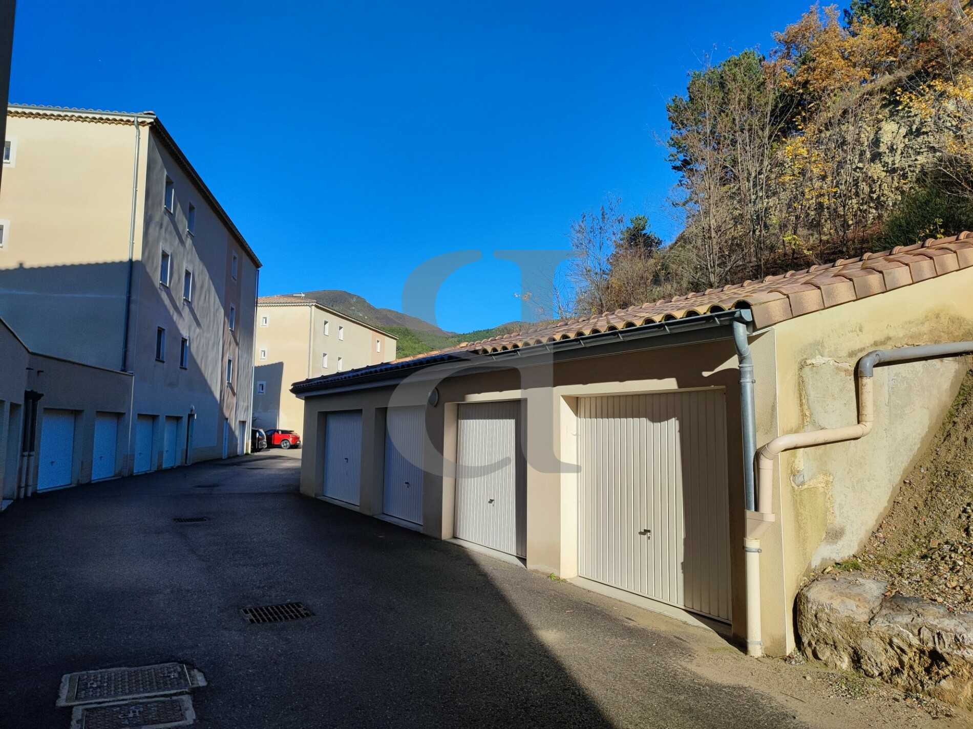 Condominium in Dieulefit, Auvergne-Rhône-Alpes 11177897