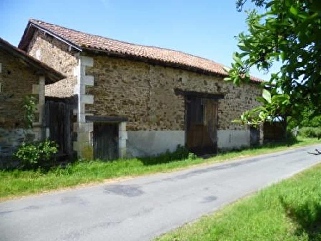 σπίτι σε Cherves-Chatelars, Nouvelle-Aquitaine 11178034