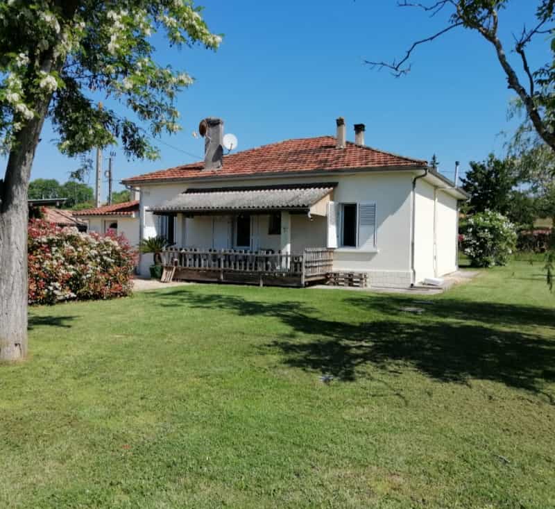 casa en Saint-Étienne-de-Fougères, Nouvelle-Aquitaine 11178097