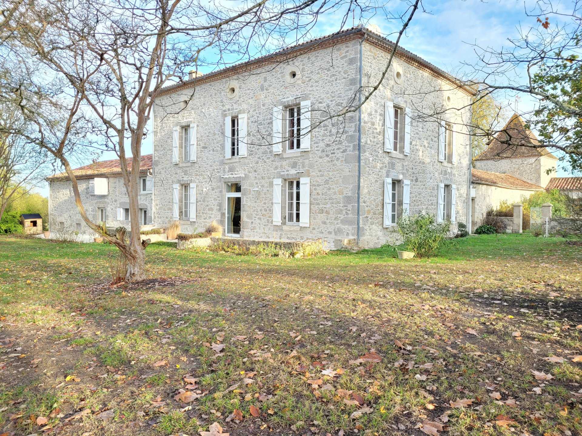 Будинок в Nérac, Nouvelle-Aquitaine 11178113