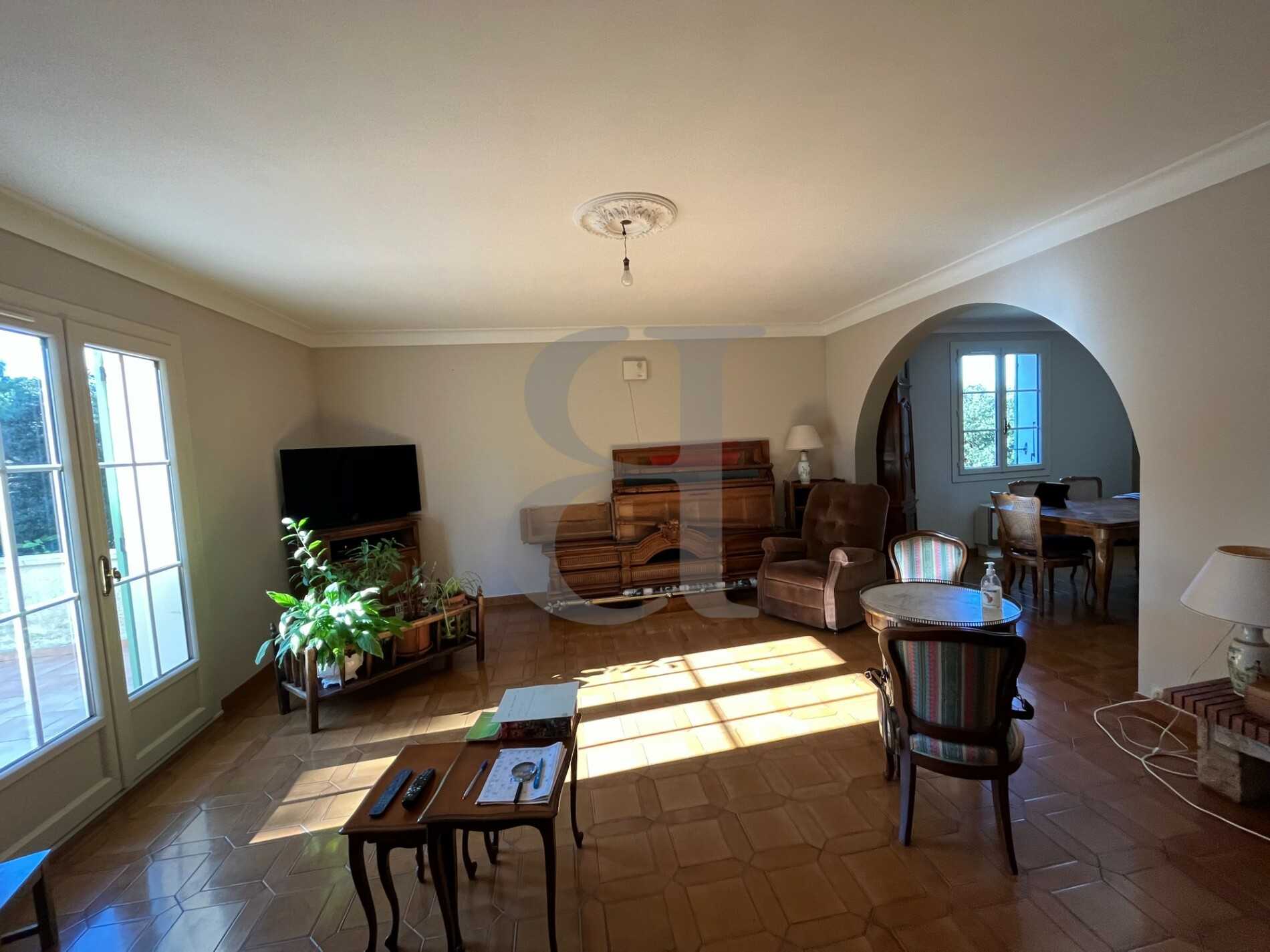 Casa nel Loriol-du-Comtat, Provence-Alpes-Côte d'Azur 11178261