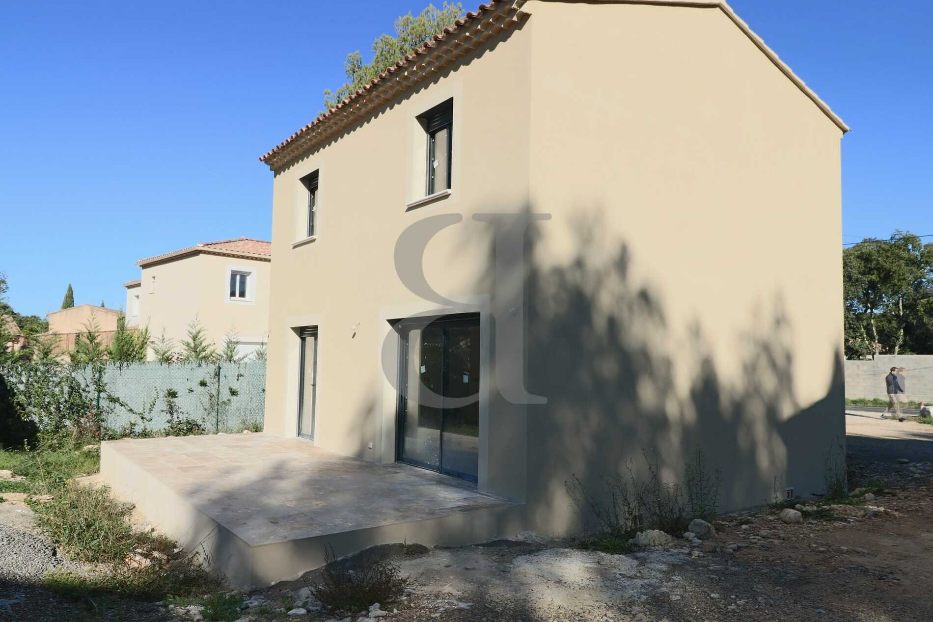 Talo sisään Venasque, Provence-Alpes-Cote d'Azur 11178275