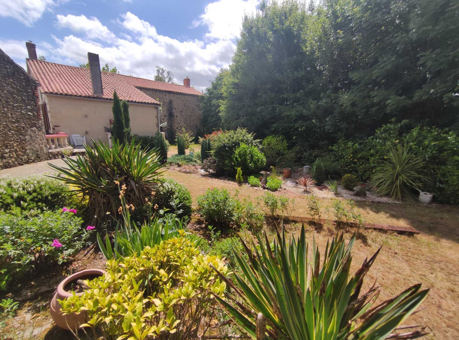 House in L'Absie, Nouvelle-Aquitaine 11178463