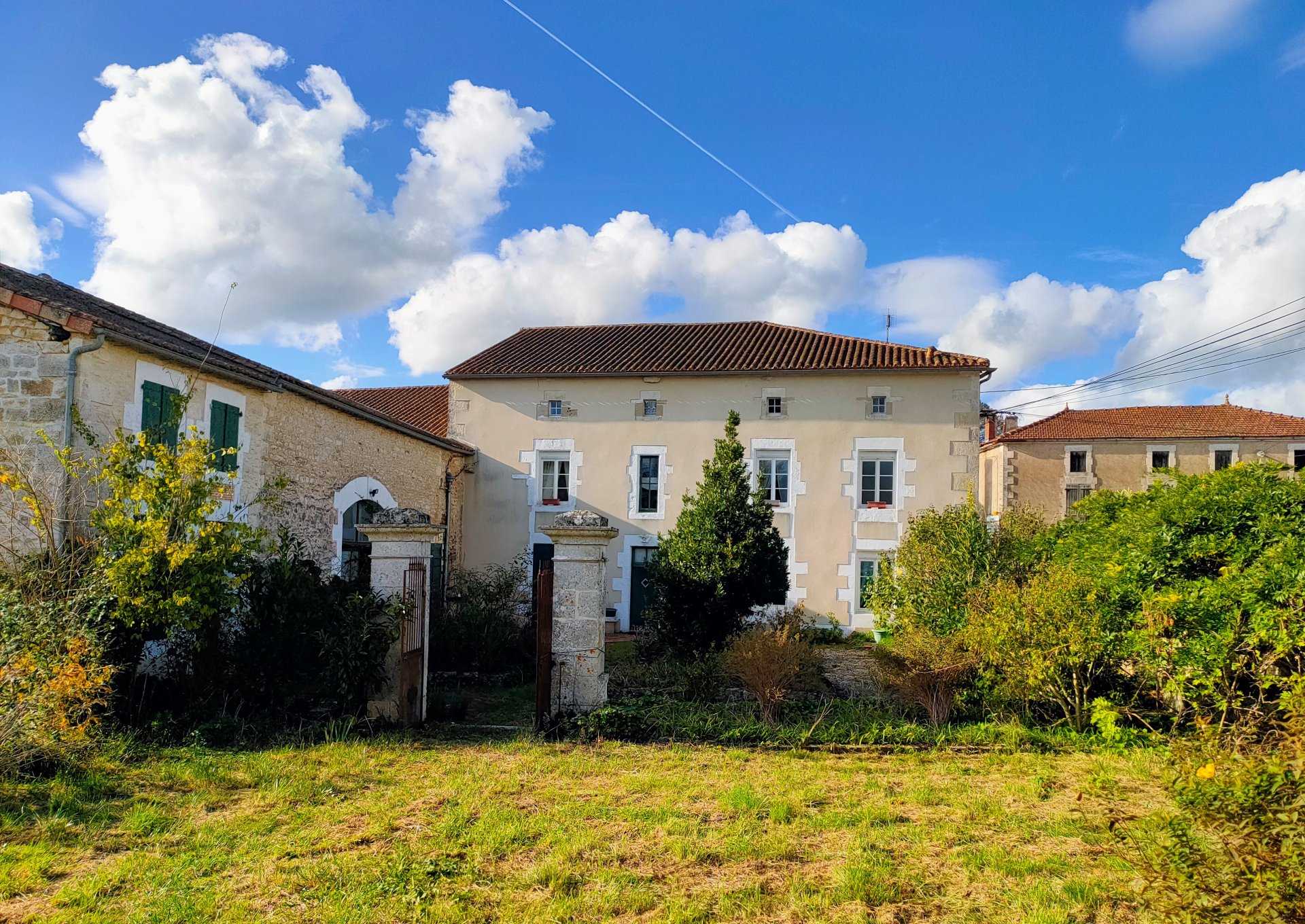 House in Saint-Claud, Nouvelle-Aquitaine 11178480