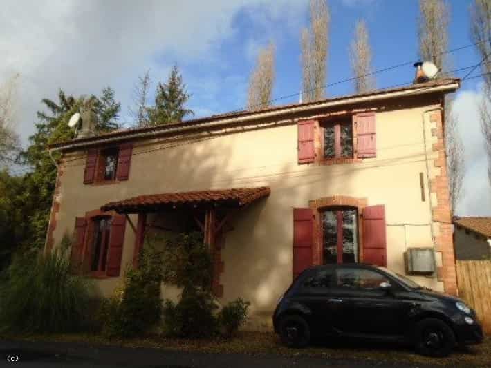 Casa nel Nanteuil-en-Vallée, Nuova Aquitania 11178558