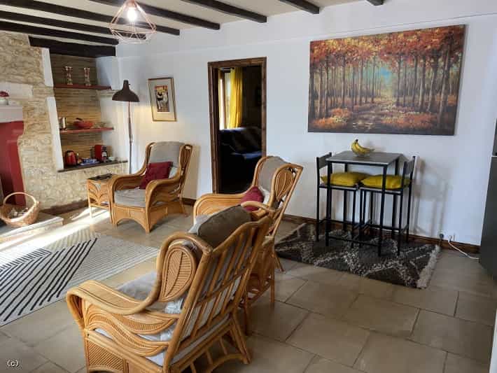 Huis in Champagne-Mouton, Nouvelle-Aquitaine 11178564