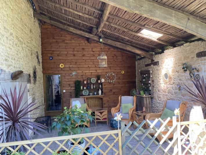 жилой дом в Champagne-Mouton, Nouvelle-Aquitaine 11178564