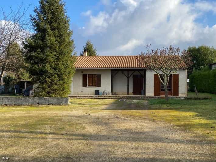 House in Bioussac, Nouvelle-Aquitaine 11179480