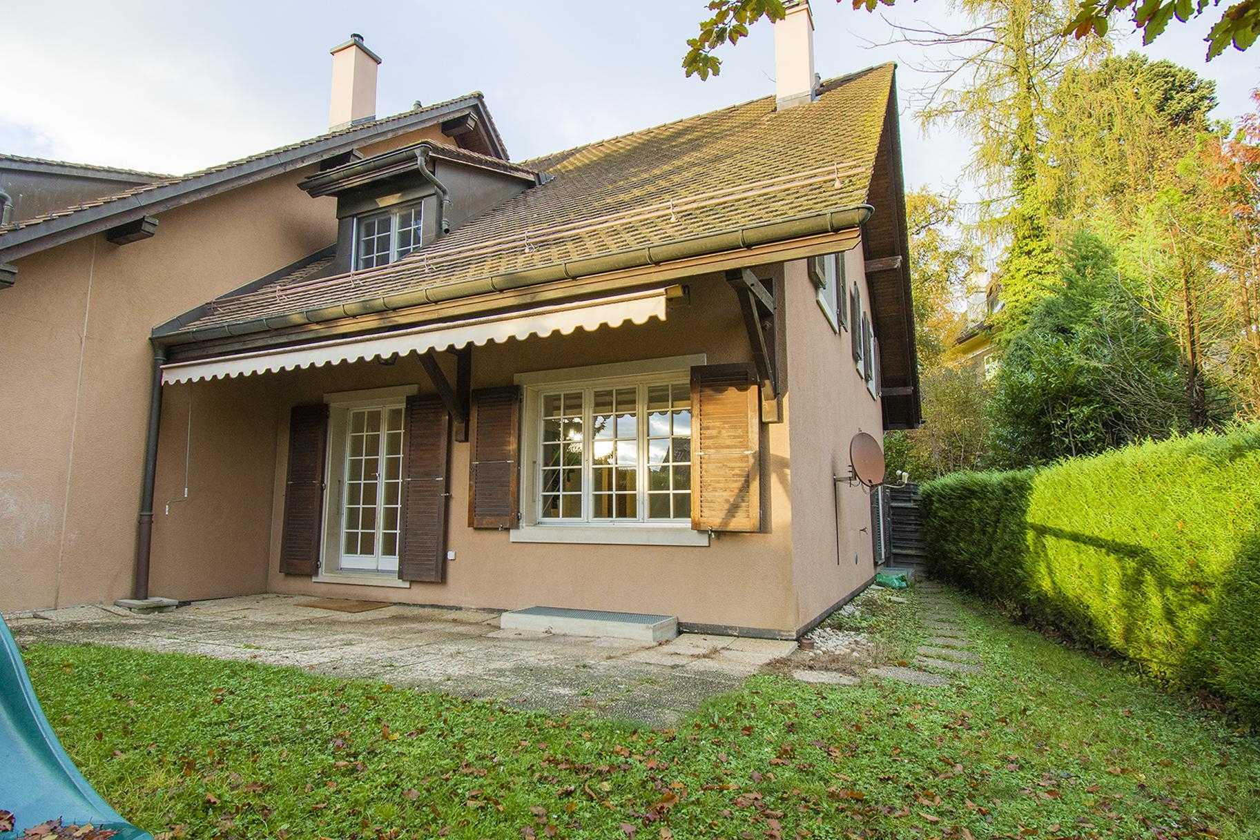 Huis in La Redoute, Vaud 11179571