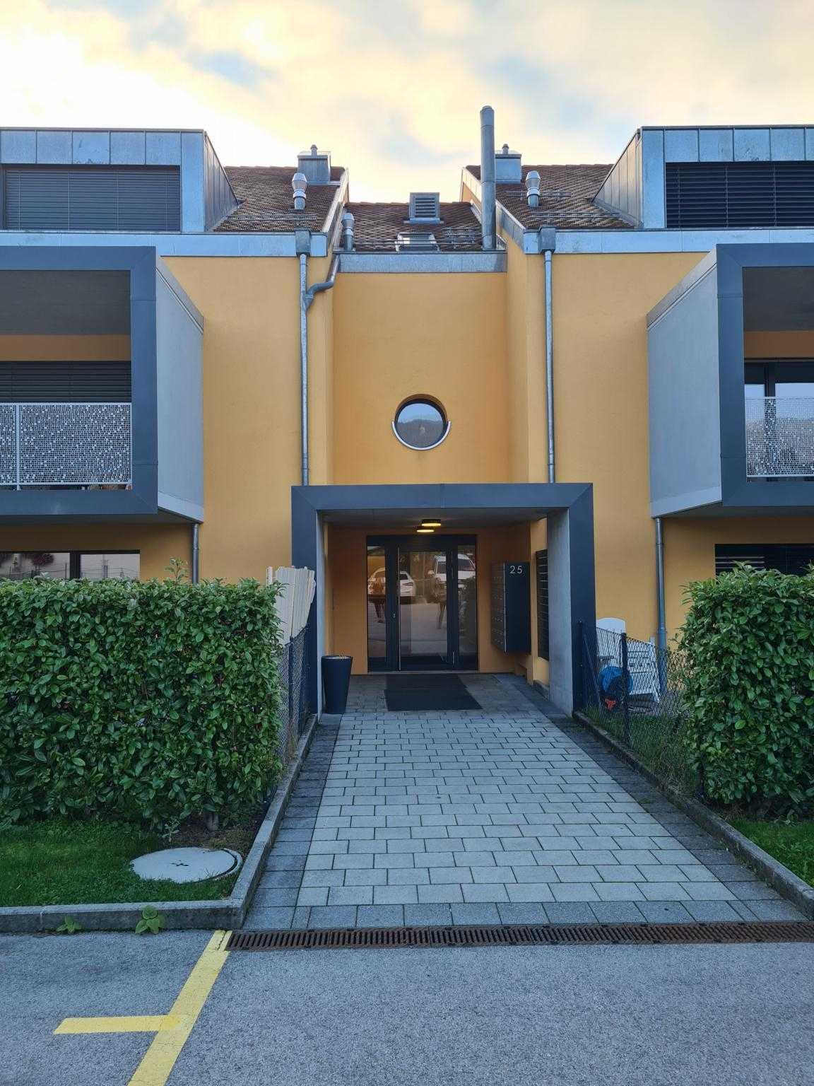 Condominium dans Grens, Vaud 11179578
