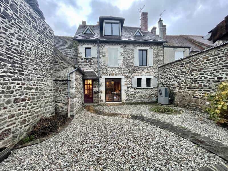 بيت في Bouce, Normandie 11179694