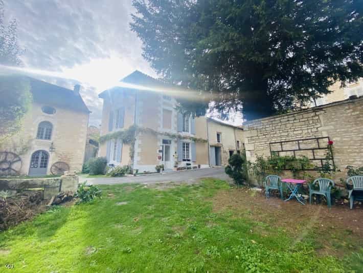 Hus i Verteuil-sur-Charente, Nouvelle-Aquitaine 11179765