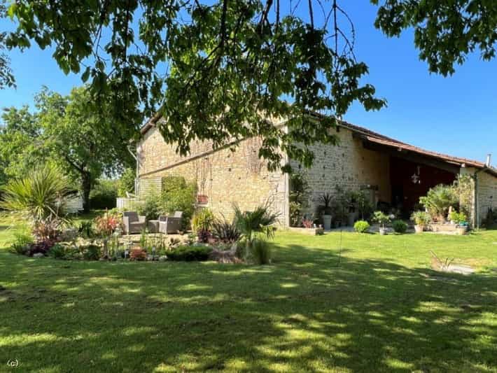 House in Champagne-Mouton, Nouvelle-Aquitaine 11180005