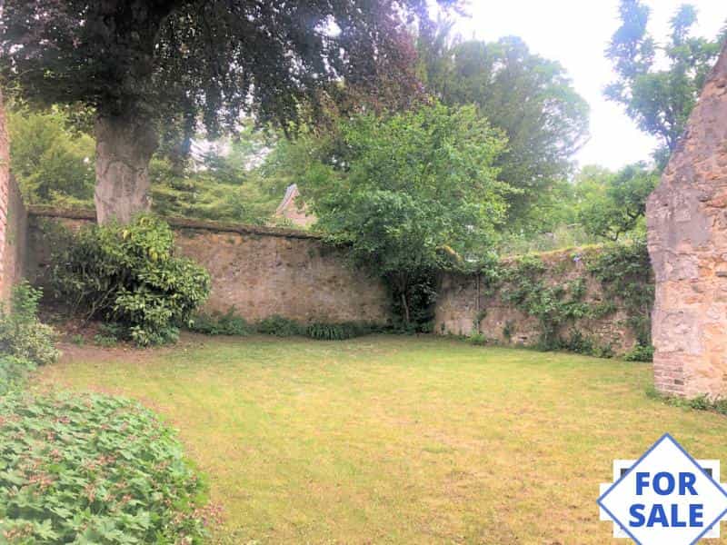 Dom w Mortagne-au-Perche, Normandia 11180097