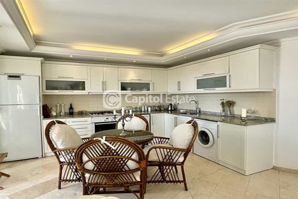 Condominium in Alanya, Antalya 11180382