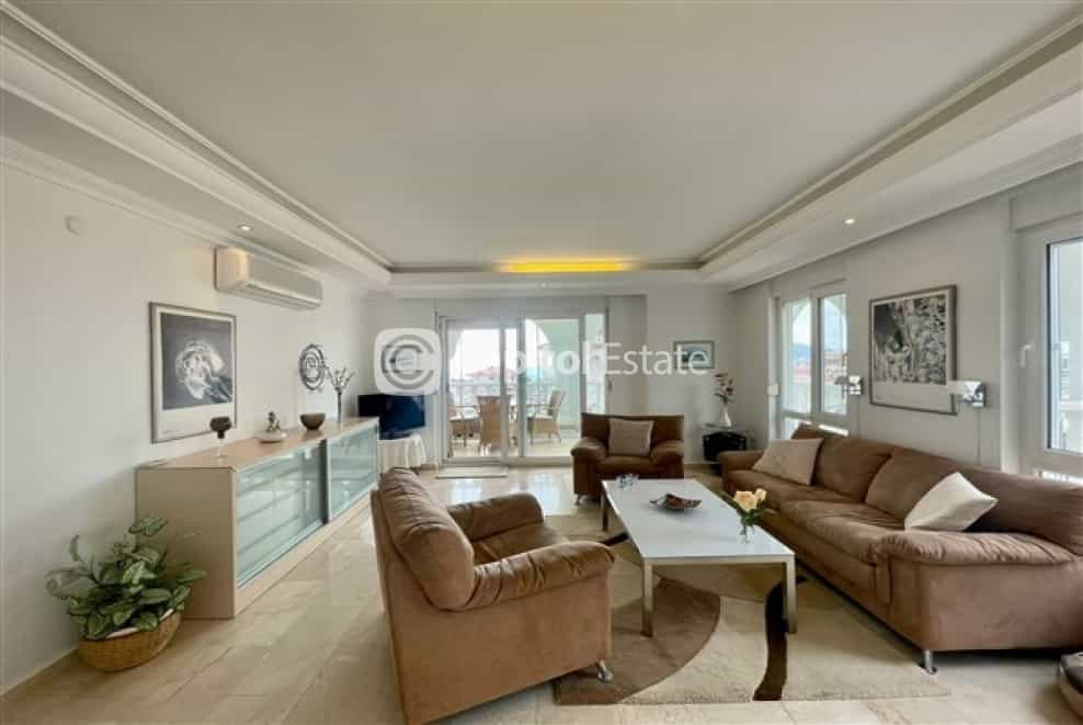 Condominium in Alanya, Antalya 11180383