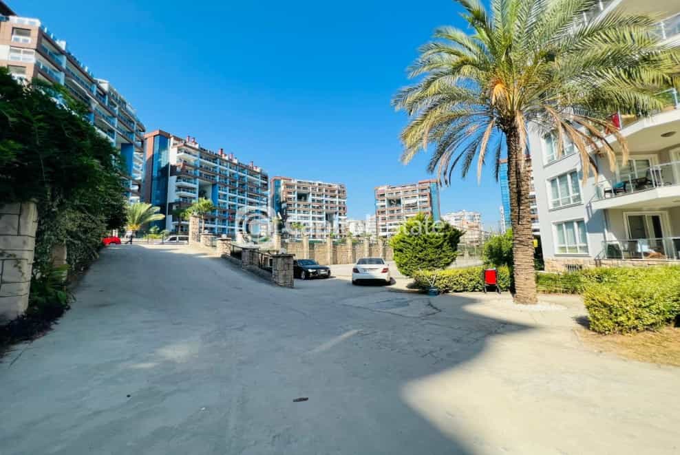 Condominium dans , Antalya 11180400