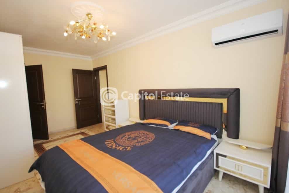 Condominium in Mahmutlar, Antalya 11180403