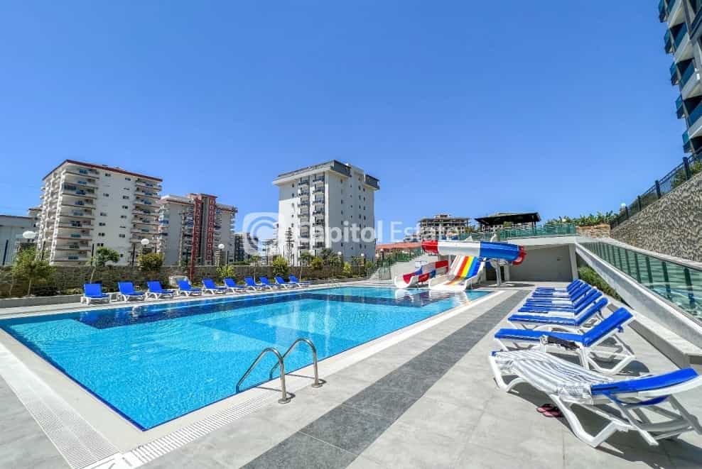 Condominio en Mahmutlar, Antalya 11180421