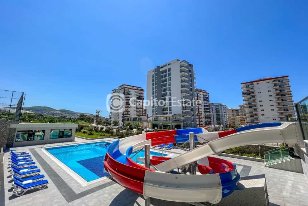 Condominio en Mahmutlar, Antalya 11180421
