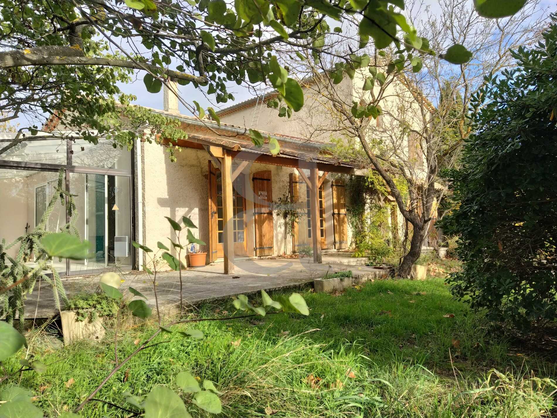 Huis in L'Isle-sur-la-Sorgue, Provence-Alpes-Côte d'Azur 11180463