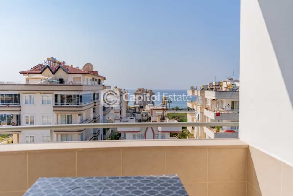 Condominium in Mahmutlar, Antalya 11180534