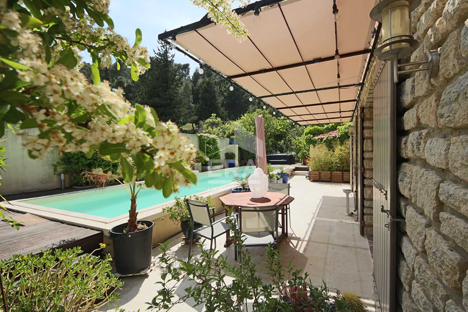 Casa nel Chateaurenard, Provence-Alpes-Cote d'Azur 11180839