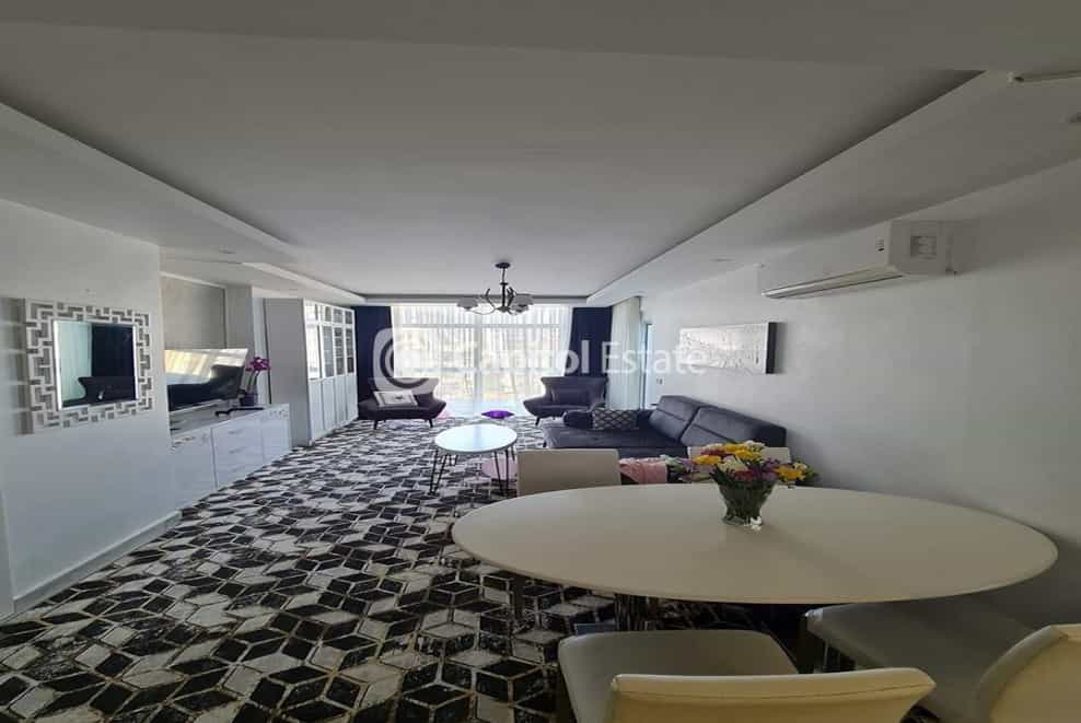 Condominium in Mahmutlar, Antalya 11180913