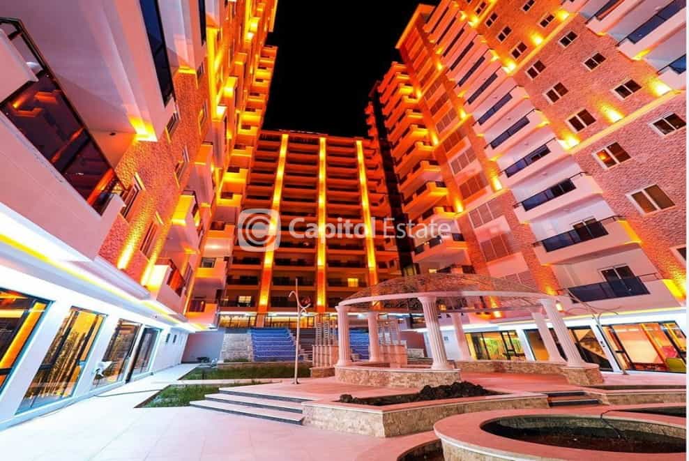 Condominium in Mahmutlar, Antalya 11181236