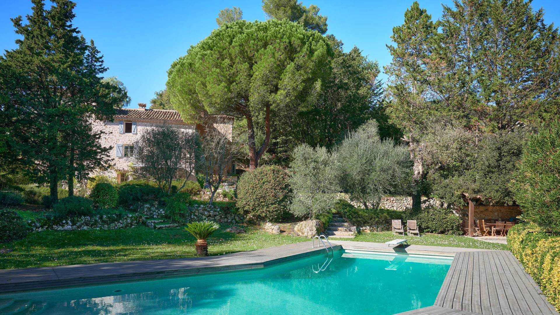 жилой дом в Roquefort-les-Pins, Provence-Alpes-Côte d'Azur 11181439