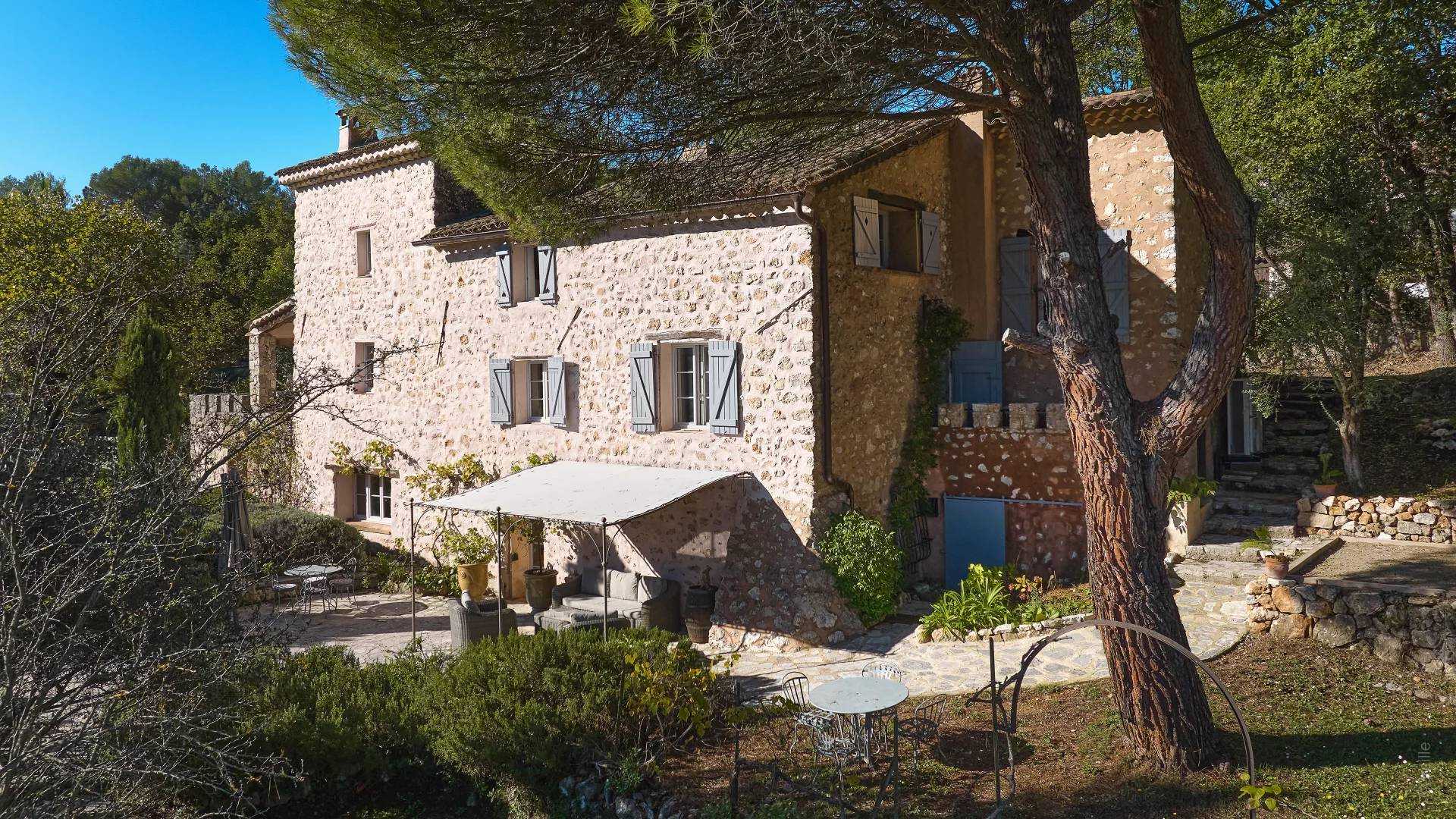 жилой дом в Roquefort-les-Pins, Provence-Alpes-Côte d'Azur 11181439