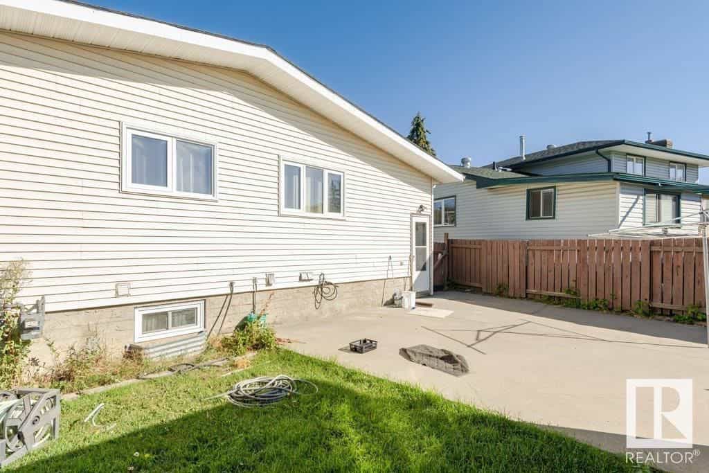 House in Edmonton, Alberta 11181761