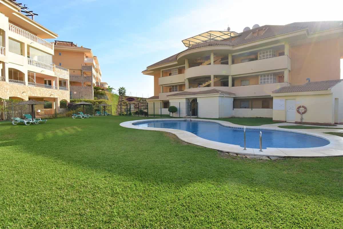 Condominium in Santa Fe de los Boliches, Andalusië 11182512