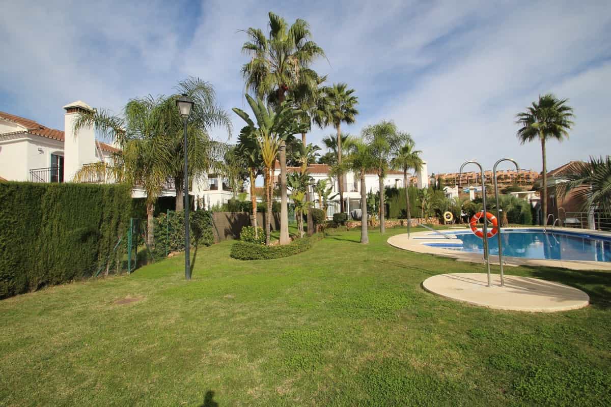 Casa nel Fuengirola, Andalusia 11184062