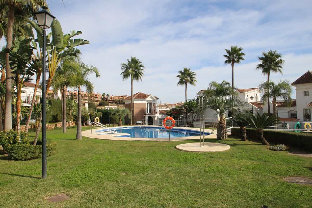 Casa nel Fuengirola, Andalusia 11184062