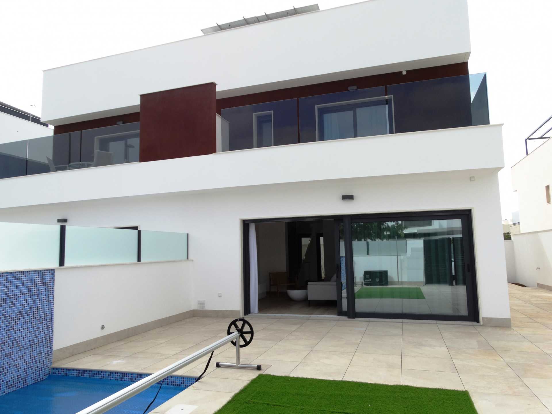 House in Torre de la Horadada, Comunidad Valenciana 11184276