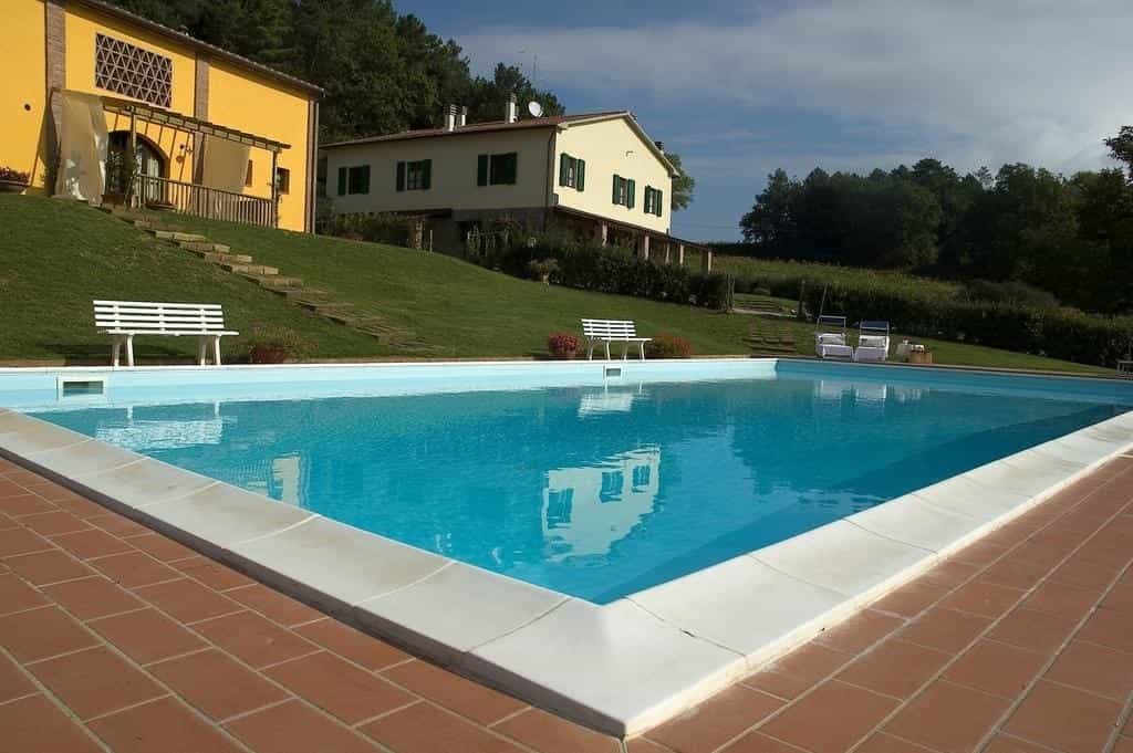 Condominium dans Certaldo, Tuscany 11185219