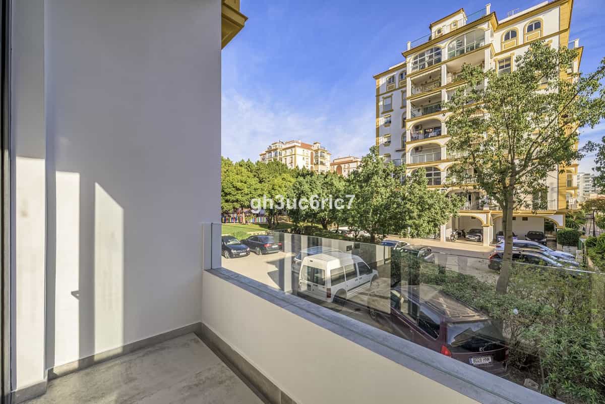 Condominium in Fuengirola, Andalusia 11186355