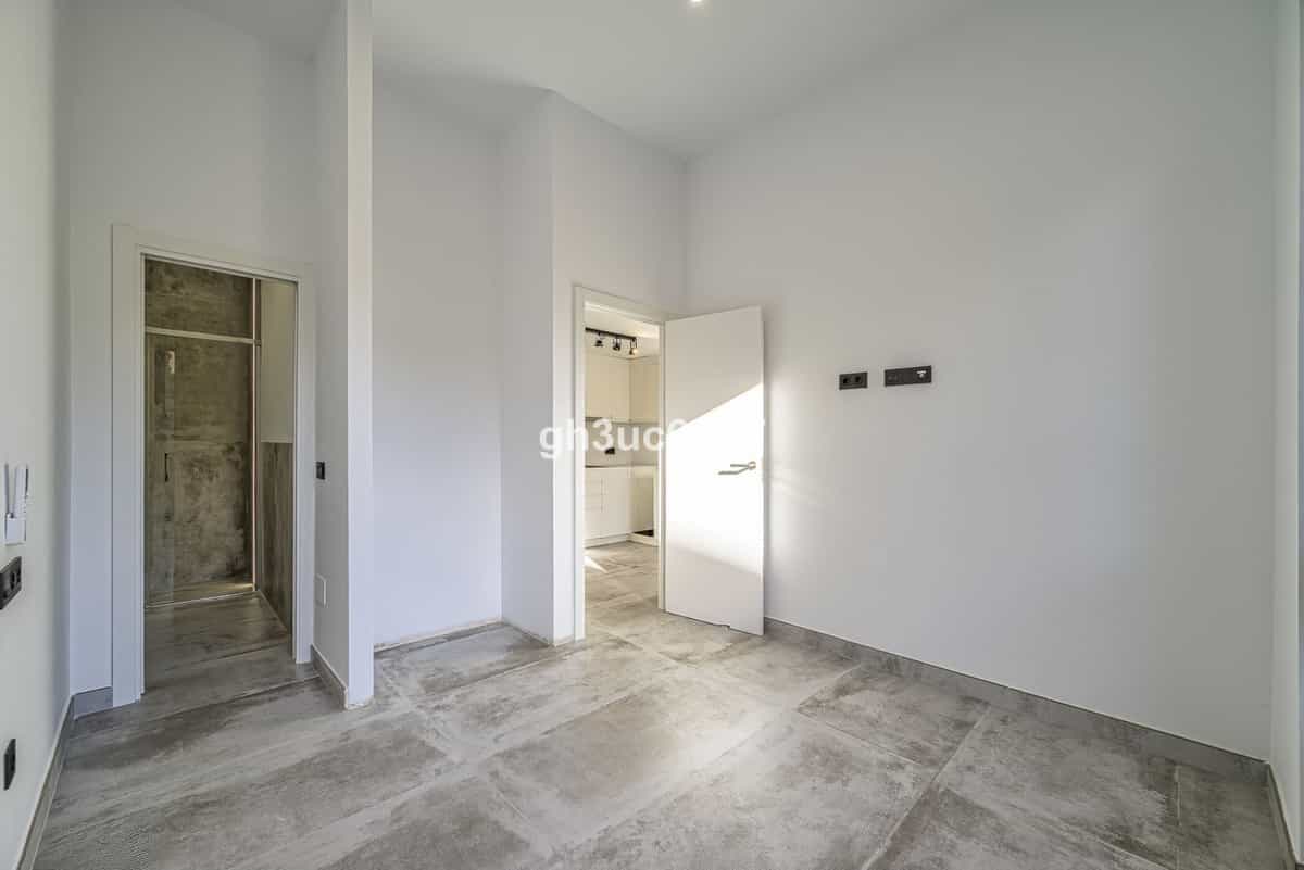 Condominium in Fuengirola, Andalusia 11186355