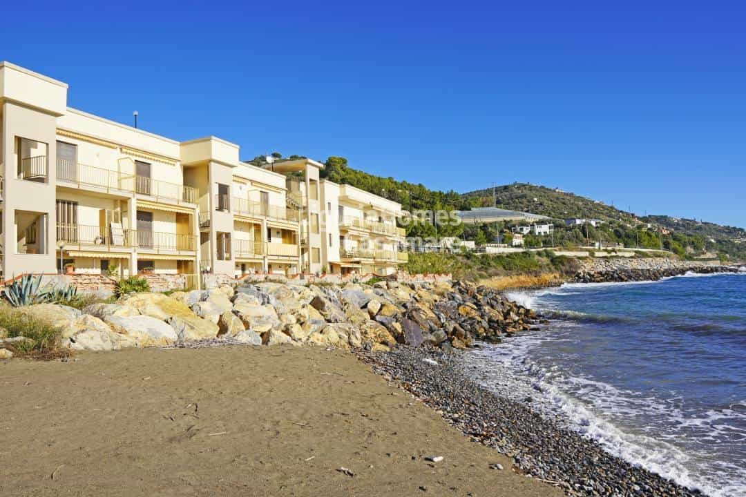 Condominio en san lorenzo al mare, Liguria 11187490