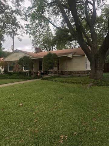 House in Edgecliff Village, Texas 11188320