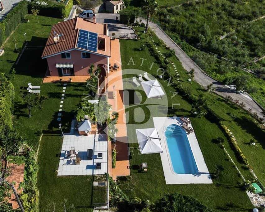 σπίτι σε San Remo, Liguria 11188394