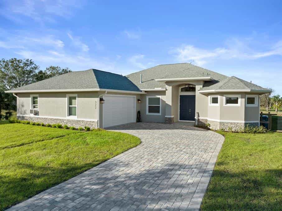 House in Palm Bay, Florida 11188479