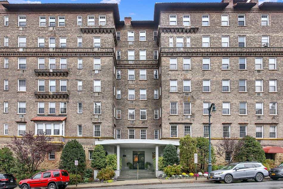公寓 在 拉奇蒙特, 纽约 11188611