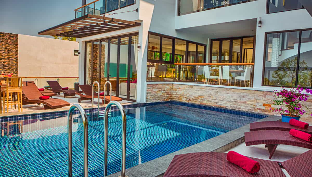 Condominium in Ban Pa Sak, Phuket 11188748