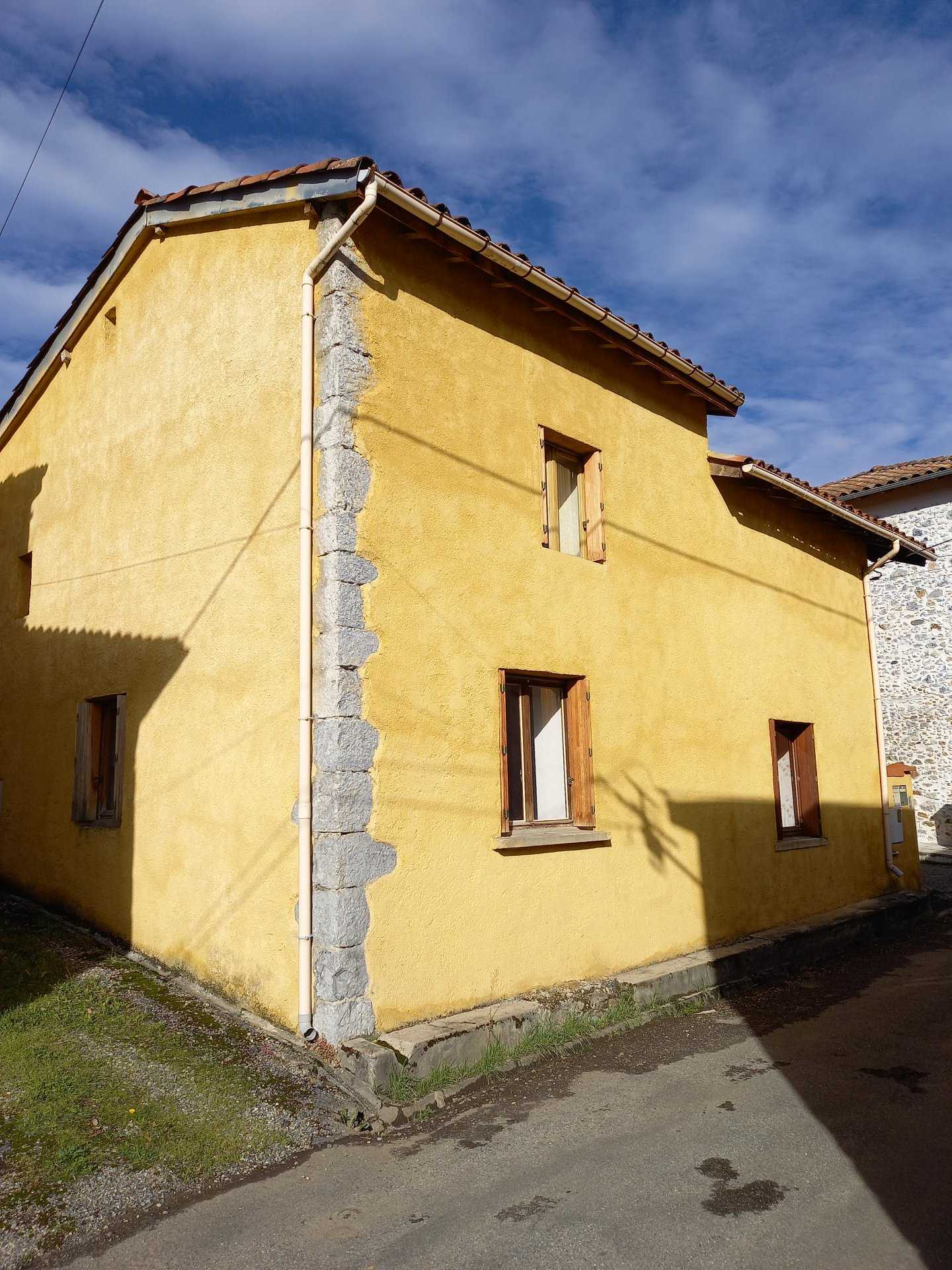 Flere huse i Saint-Girons, Occitanie 11190146